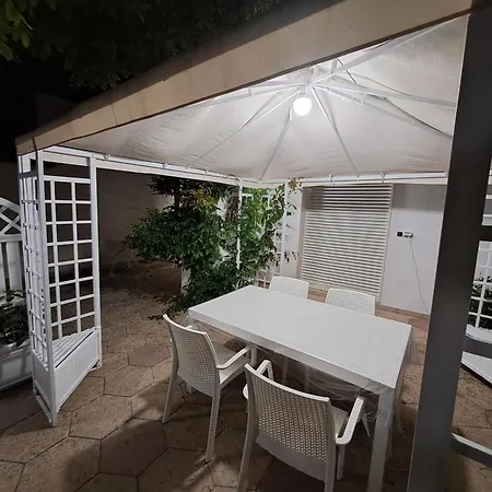 Ferienhaus Lory - - 300 Mt Dalla