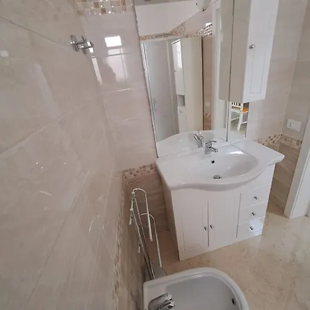 Lory - - 300 Mt Dalla * Torre Lapillo